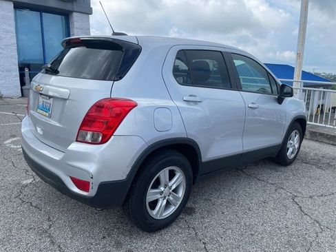 Used 2020 Chevrolet Trax LS w/ Tint and Cruise Package FWD image 4