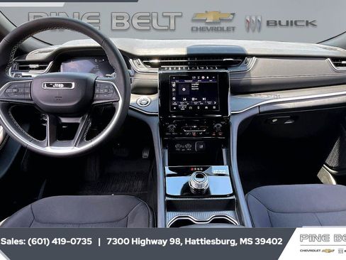 Used 2024 Jeep Grand Cherokee Laredo X RWD image 13
