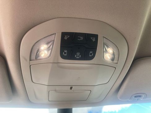 Used 2023 Chrysler Pacifica Touring-L FWD image 36