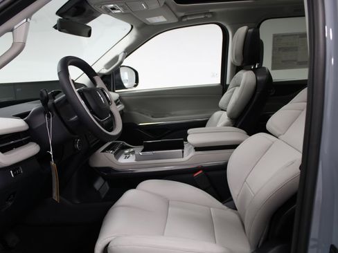 New 2026 Lincoln Navigator Reserve image 23