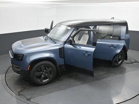 Used 2025 Land Rover Defender 110 X-Dynamic SE AWD/4WD image 51