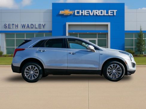 Used 2017 Cadillac XT5 Luxury w/ Driver Awareness Package FWD image 8