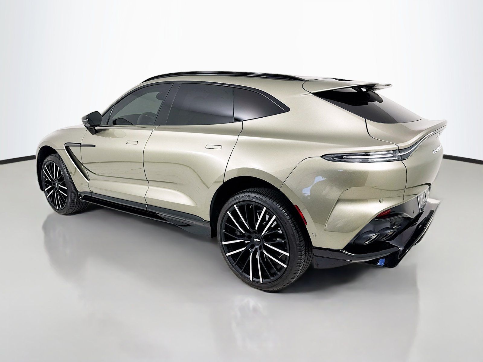Used 2025 Aston Martin DBX 707 AWD/4WD image 5