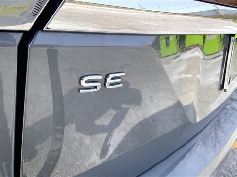 Used 2024 Volkswagen Atlas SE image 31