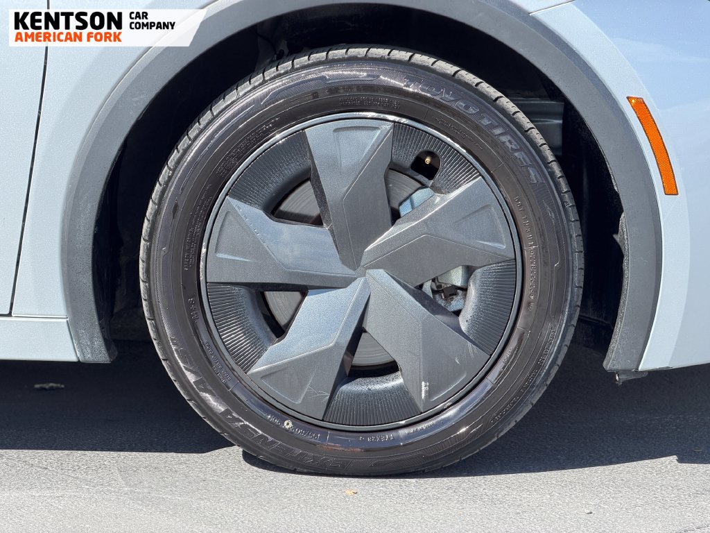 Used 2025 Toyota Prius LE AWD/4WD image 12