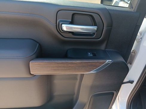 Used 2022 Chevrolet Silverado 3500 High Country image 32