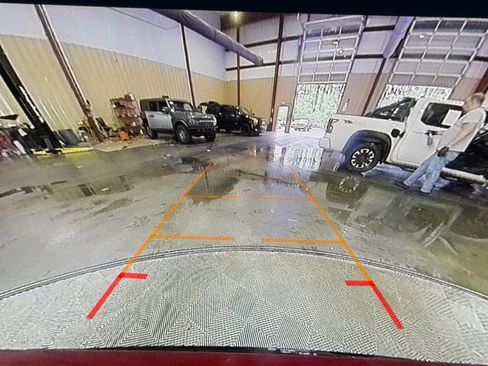 Used 2024 Chevrolet Traverse RS AWD/4WD image 31