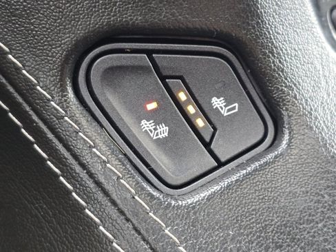 Used 2019 Chevrolet Suburban LT image 5