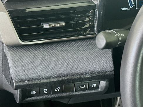 Used 2025 Toyota Camry SE image 17