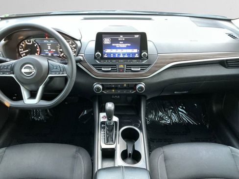 Used 2024 Nissan Altima 2.5 SV image 10