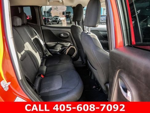 Used 2017 Jeep Renegade Latitude FWD image 16