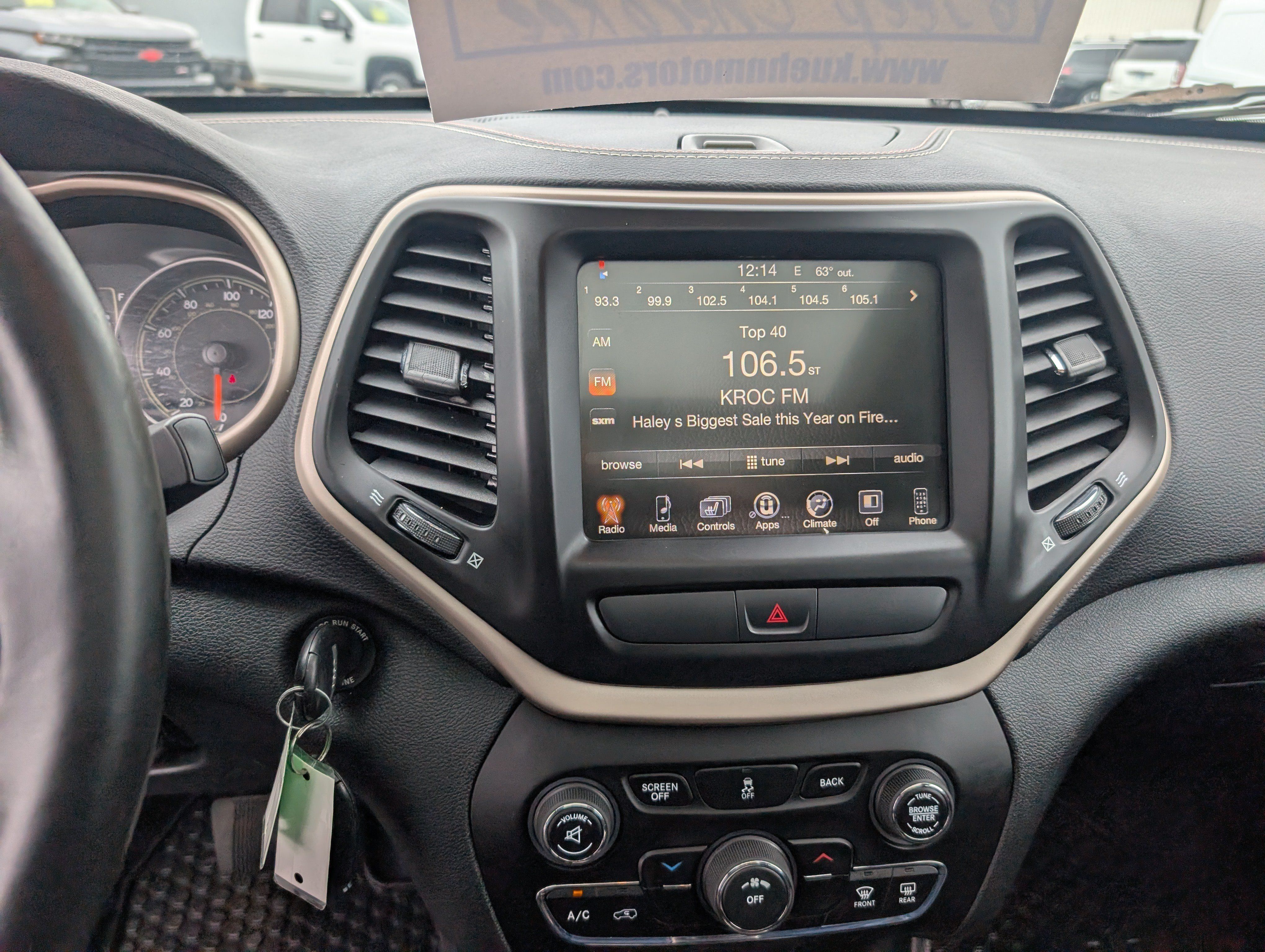 Used 2016 Jeep Cherokee 75th Anniversary FWD image 18