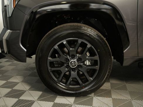 Used 2024 Toyota Tundra Platinum AWD/4WD image 9