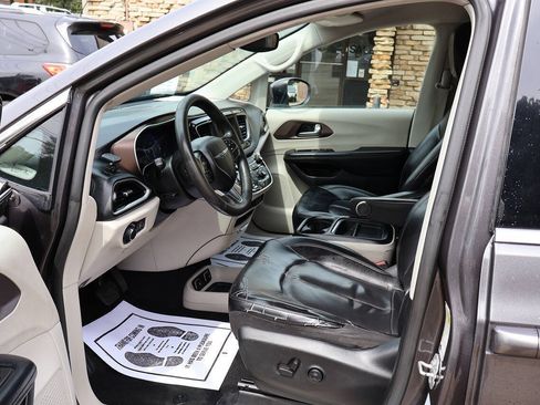 Used 2021 Chrysler Voyager Lxi FWD image 19