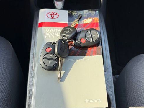 Used 2015 Toyota Tacoma PreRunner w/ SR5 Package image 29