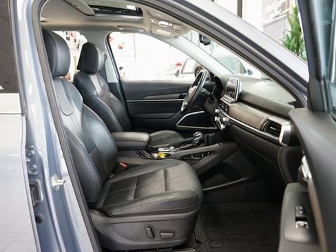 Used 2022 Kia Telluride EX w/ EX Premium Package image 46