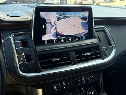 Used 2021 Chevrolet Tahoe Premier w/ Premium Package AWD/4WD image 17