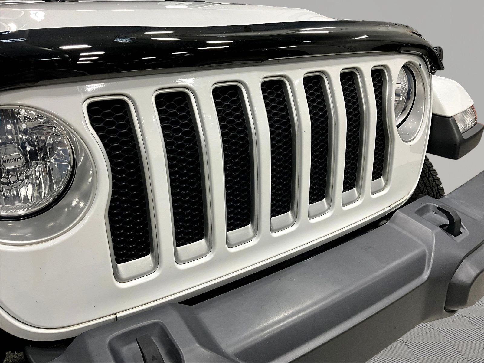 Used 2019 Jeep Wrangler Unlimited Sahara w/ Safety Group AWD/4WD image 33