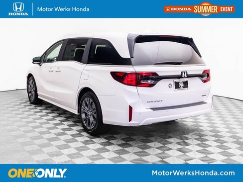 New 2026 Honda Odyssey Touring image 3