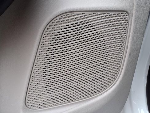 Used 2023 Chrysler Voyager LX image 19