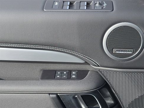 New 2026 Land Rover Discovery Limited Edition image 30