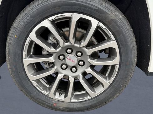 Used 2021 GMC Acadia Denali w/ Denali Ultimate Package image 9