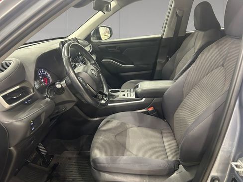 Used 2020 Toyota Highlander LE image 10