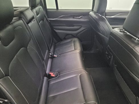 Used 2023 Jeep Grand Cherokee Limited image 19