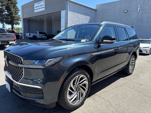 Certified 2025 Lincoln Navigator Reserve AWD/4WD image 1