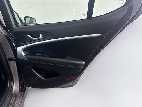 Used 2025 Genesis G70 2.5T RWD image 31