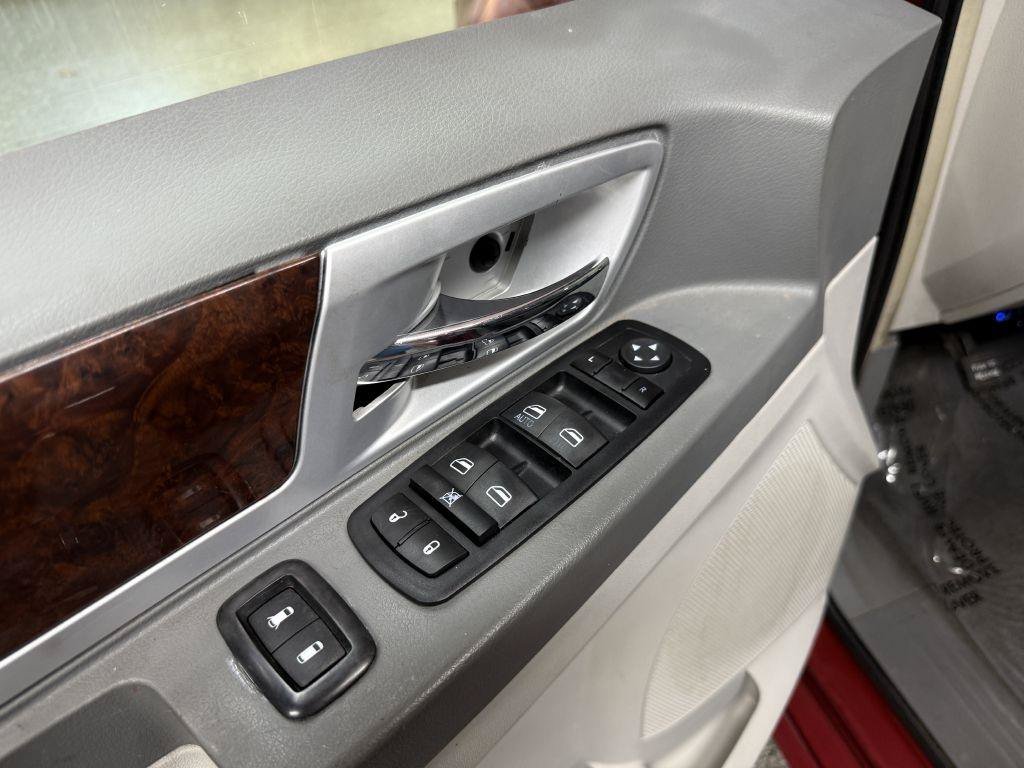 Used 2010 Chrysler Town & Country Touring FWD image 16