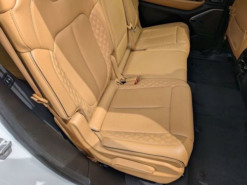 Used 2023 Jeep Grand Cherokee L Summit w/ Luxury Tech Group V AWD/4WD image 32