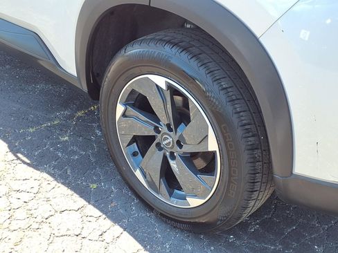 Used 2025 Nissan Rogue SV AWD/4WD image 14