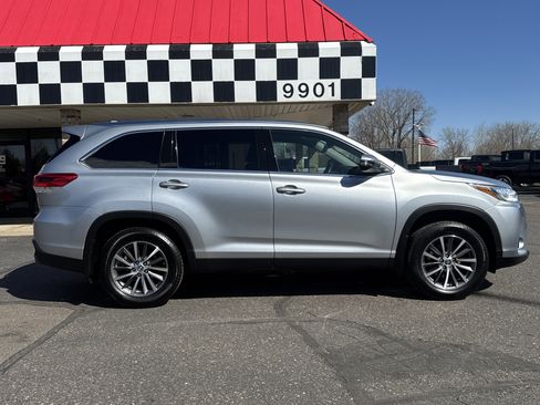 Used 2019 Toyota Highlander XLE image 8