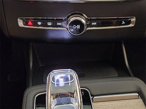 Used 2025 Volvo XC90 B5 Plus image 19