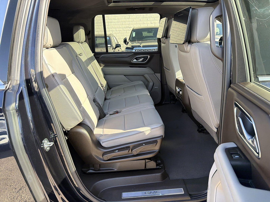Used 2023 GMC Yukon XL SLT w/ SLT Luxury Package RWD image 27