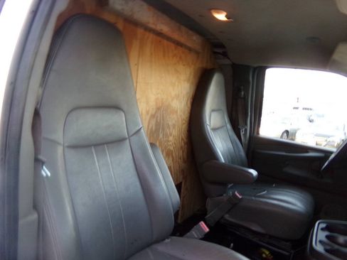 Used 2015 Chevrolet Express 2500 RWD image 17