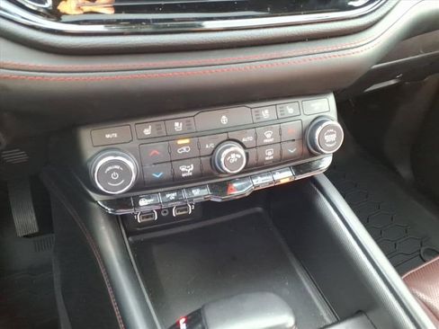 Used 2024 Dodge Durango GT image 23