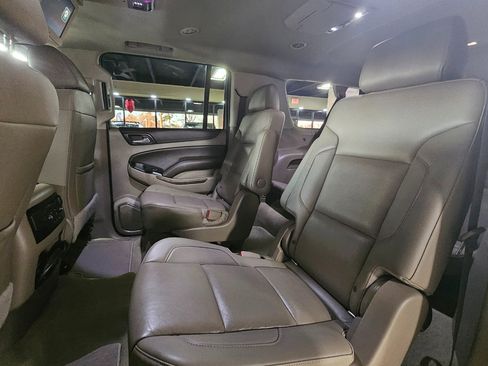 Used 2018 Chevrolet Suburban LT image 27