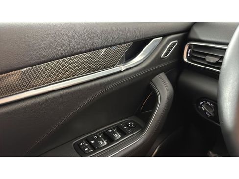Used 2019 Maserati Levante S AWD/4WD image 33