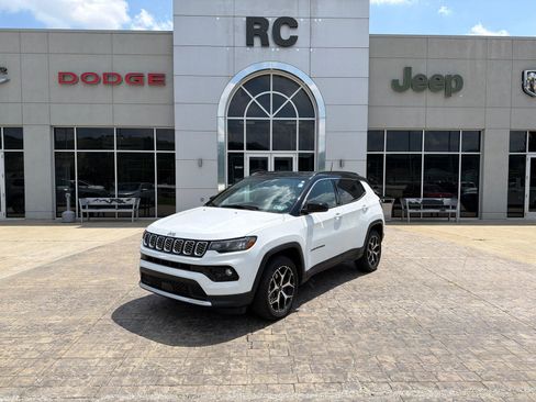 Used 2025 Jeep Compass Limited AWD/4WD image 4