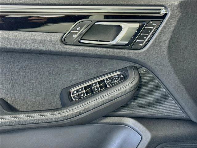 Certified 2026 Porsche Macan AWD/4WD image 11