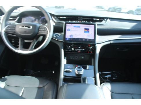 Used 2023 Jeep Grand Cherokee L Limited AWD/4WD image 14