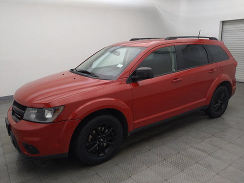Used 2019 Dodge Journey SE w/ Blacktop Package FWD image 2