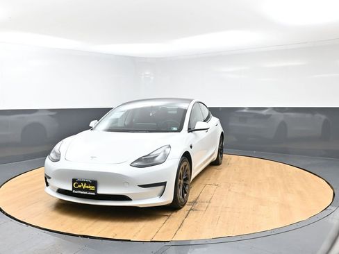 Used 2023 Tesla Model 3 Standard Range image 3