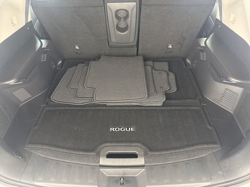 Used 2020 Nissan Rogue SV FWD image 25