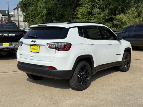 New 2026 Jeep Compass Latitude image 7