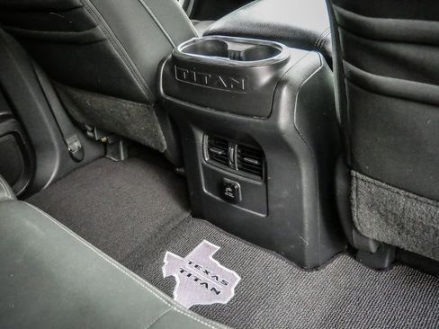 Used 2017 Nissan Titan SV AWD/4WD image 36