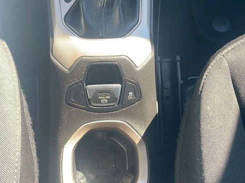 Used 2017 Jeep Renegade Sport w/ Power & Air Group image 26