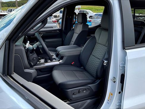 New 2026 Chevrolet Silverado 1500 ZR2 image 9